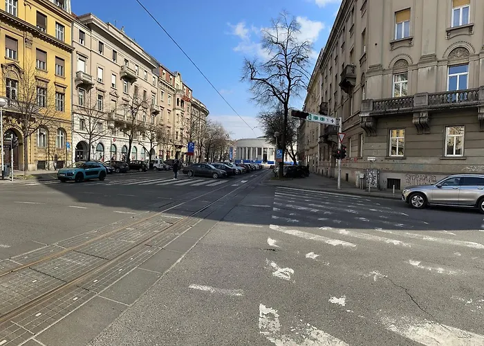 Modern Apartment Centrally Located