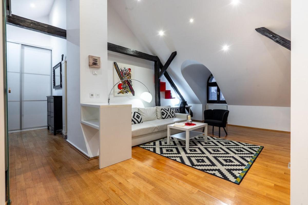 Apartment Modern Centrally Located