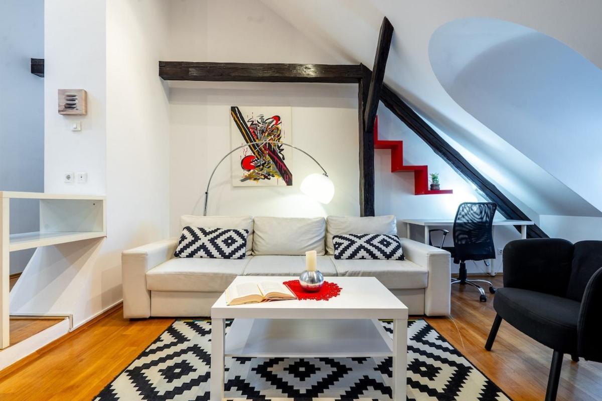 Modern Centrally Located Apartment *
