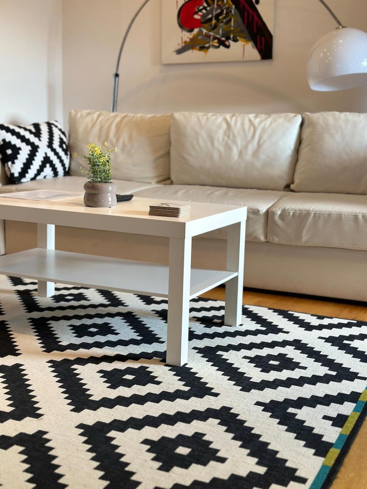 Modern Centrally Located Apartment *